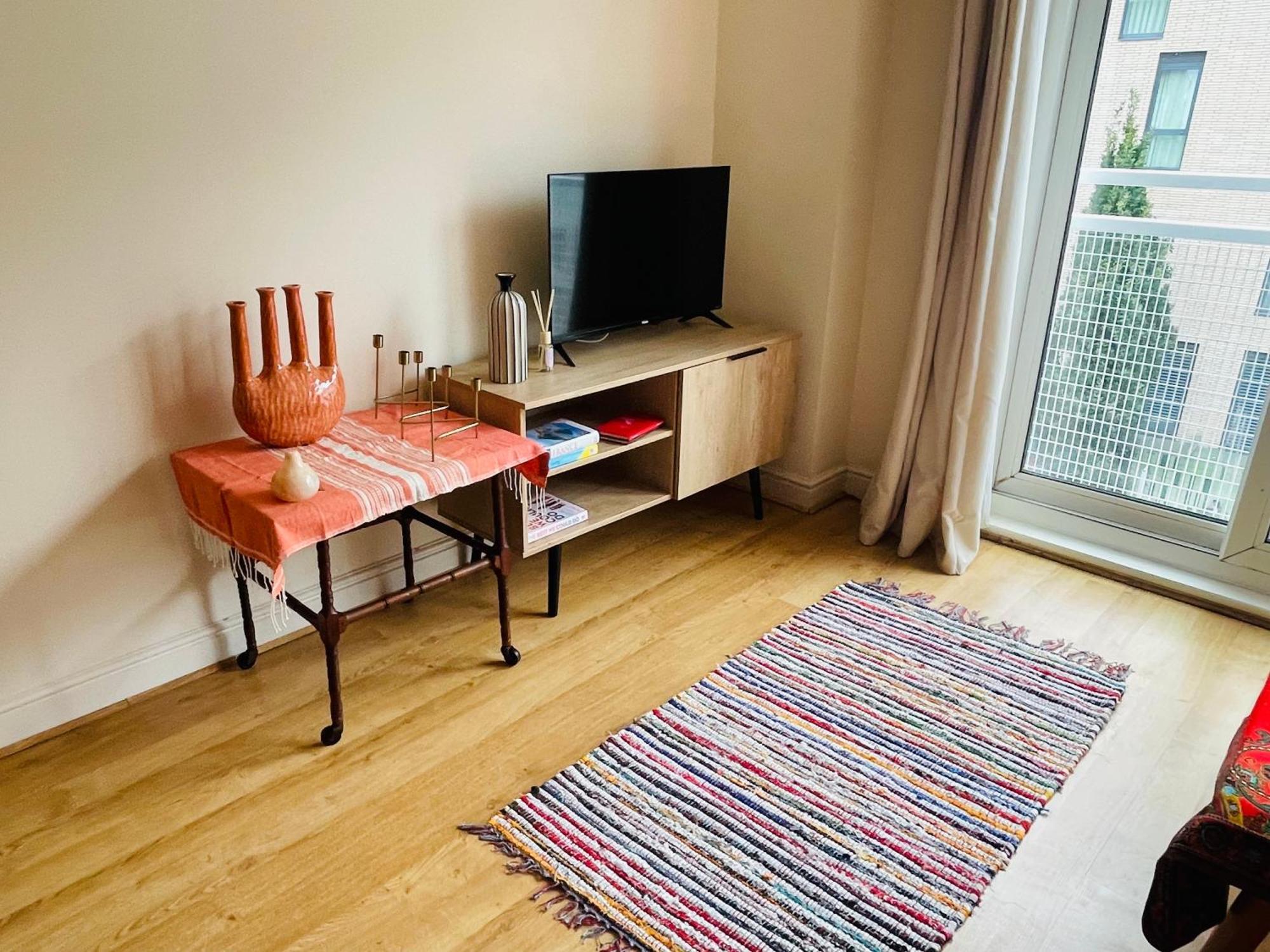 Bright Fun Relaxing Apartment In The Heart Of إبسوم المظهر الخارجي الصورة
